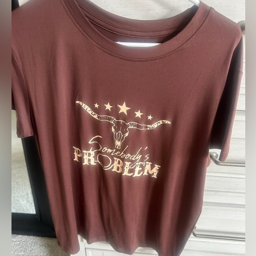 SHEIN Brown Short Sleeve Graphic Tee with Cream Print